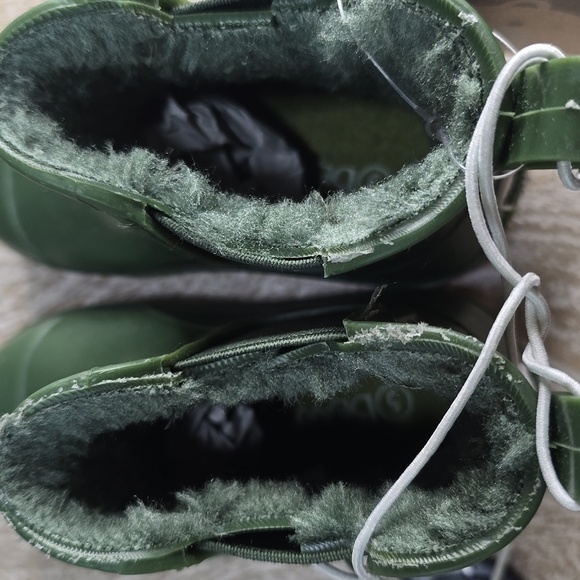 Bearpaws Green Chelsea Rain Boots with Faux-Fur Lining - Picture 6 of 13